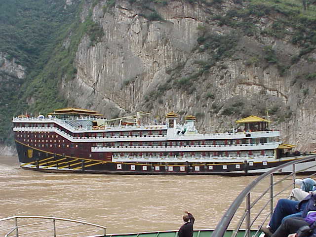    Cruise ship,       Yangtze River   